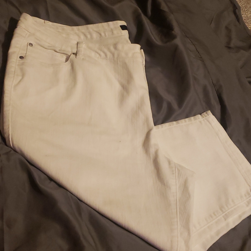White plus size capris. Never used but no tags
